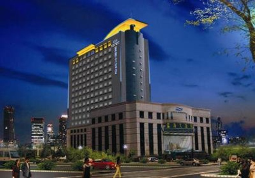 重庆：大雾延误航班 上万旅客挤爆两路酒店