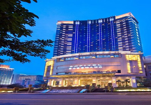 三亚酒店“冰火两重天”（记者观察）