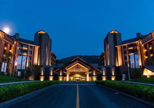 突击探访多家酒店，问题现场督促整改