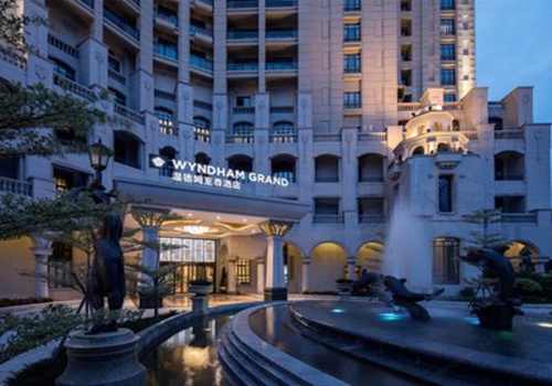 希尔顿首次亮相西藏地区，扩大度假酒店布局