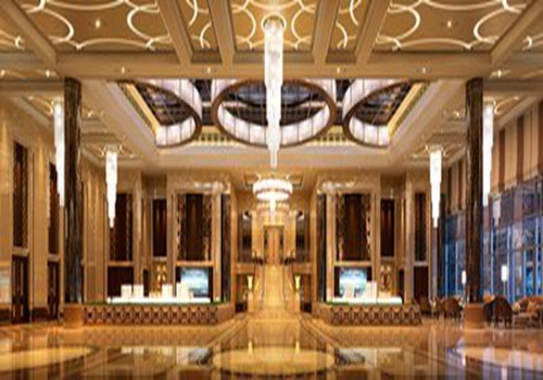 酒店“狂飙”的​客流，酒店阶段性缺人能否解决？